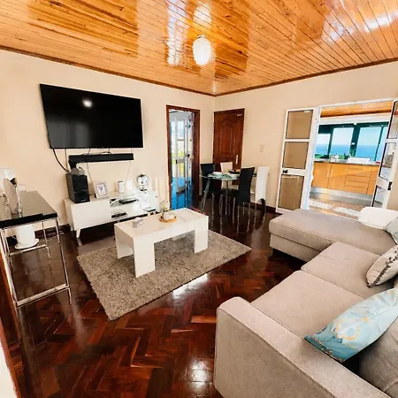 Sunshine Serenity Top Floor With Ocean Views, Private Parking In Calheta, Madeira