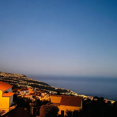 Sunshine Serenity Top Floor With Ocean Views, Private Parking In Calheta, Madeira