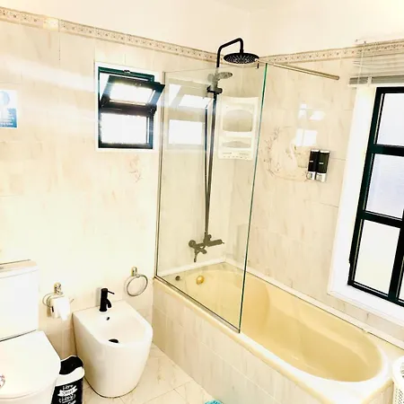 Sunshine Serenity Top Floor With Ocean Views, Private Parking In Calheta, Madeira アパート Estreito da Calheta